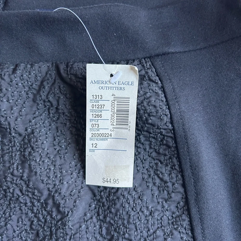 NWT American Eagle textured panel, ponte mini skirt, exposed‎ rear zipper- sz 12 - Picture 4 of 9